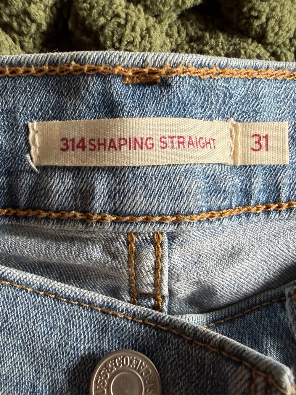 Levi's 314 Straight Shaping Jeans